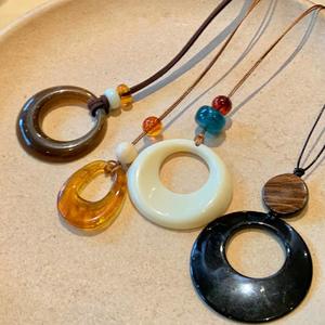 Collar de aro de resina crema de gran tamaño para mujer, gargantilla de diseño largo bohemio Retro - Product Image 2