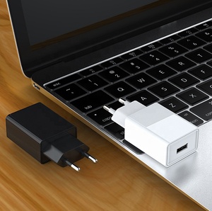 CE ROHS FCC UL Certified US EU Plug adattatore di alimentazione portatile <span class=keywords><strong>caricabatterie</strong></span> per <span class=keywords><strong>telefono</strong></span> cellulare da viaggio <span class=keywords><strong>caricabatterie</strong></span> da parete <span class=keywords><strong>universale</strong></span> <span class=keywords><strong>caricabatterie</strong></span> USB Mobile - Product Image 3