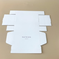 Caja de correo de envío con cremallera corrugada resistente respetuosa con el medio ambiente personalizada caja de papel impresa portátil con tira de rasgado y grabado en relieve