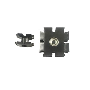 Clips de fixation flottants à encliquetage + écrous en acier zingué pour armoires minières et boîtiers électriques - Product Image 1