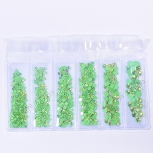 Strass Opale Luminescent Plat Scintillant en Gros d'Usine Oleeya pour Décoration d'Ongles et Vêtements - Product Image 6
