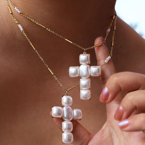 Collar de Acero Inoxidable con Baño de Oro y Colgante de Cruz Cuadrada con Perlas Clásicas, Gran Venta, para Mujer, de Terceros - Product Image 3