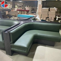Banquette haut de gamme en bois de noyer noir avec assise en cuir vert en forme de X pour restaurant et café