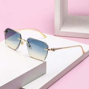 Gafas de Sol Cuadradas Sin Montura con Patas de Leopardo Metálicas y Degradado, Protección UV400, con Logotipo Personalizado 2025, para Hombre y Mujer - Product Image 1