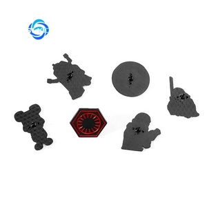 Distintivo accessorio moderno creativo con spilla in metallo con stampa digitale Star Wars simpatici personaggi dei film lasciano cadere la decorazione con perno in lega d'olio - Product Image 4