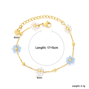 Pulsera de Mujer con Perlas y Flores de Acero Inoxidable Chapado en Oro de 18K - Diseño Floral Azul y Blanco, Hipoalergénica e Impermeable - Product Image 2