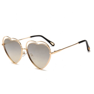 Gafas de Sol de Moda para Mujer Benola, Montura Metálica en Forma de Corazón, Color Sólido, Modelo 18556, Gran Venta - Product Image 6