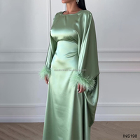 Islamische Kleidung Neues Design Schmetterlings-Abaya Dubai-Stil Satin Geschlossene Abaya Muslimische Damenkleider mit Federnärmeln