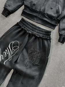 Survêtement streetwear 450 g/m² pour homme, en coton, avec broderie effet usé et pantalon droit ample - Product Image 2