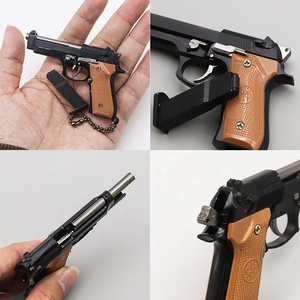 Modellino in Metallo 1:3 Staccabile <span class=keywords><strong>Beretta</strong></span> <span class=keywords><strong>92F</strong></span> per Portachiavi, Ecologico, Regalo di Compleanno per Ragazzi e Adulti - Product Image 5