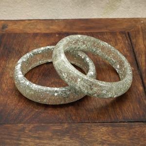 Bracelet en résine de qualité supérieure, accessoire de mode contemporain pour usage personnel et cadeaux, disponible à un prix raisonnable - Product Image 4
