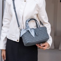 ODM & OEM 2026 Tas Selempang & Jinjing Wanita Model Bucket Kulit Asli Berlapis Jahitan dengan Ritsleting, Gaya Distressed