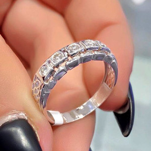 Bague en or blanc pour femme F1180 avec diamant rond taille brillant, couleur G naturelle, style classique de fiançailles - Product Image 4