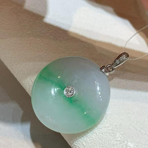 Pendentif en jadéite naturelle du Myanmar, jadéite de qualité A avec incrustation en or 18 carats, breloque bouton apaisant, cadeau de luxe pour femme, vente en gros - Product Image 4
