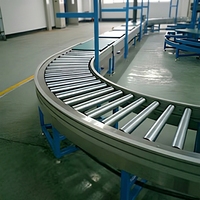 Convoyeur à gravité personnalisé pour entrepôt, à expansion flexible, pour un transport stable des colis, avec courroie multi-V et vitesse réglable, garantie 1 an