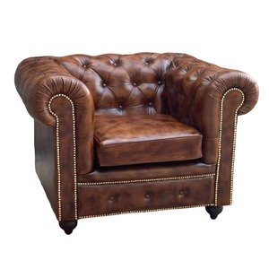 Sofá Chesterfield de una plaza de cuero genuino con respaldo capitoné, brazos enrollados y patas de madera maciza, sillón lounge vintage - Product Image 1