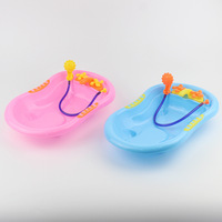 Vente en gros d'accessoires pour poupées Baignoire Fat Boy avec arroseur Simulation de baignoire pour enfants Maison de jeu Jouet en plastique