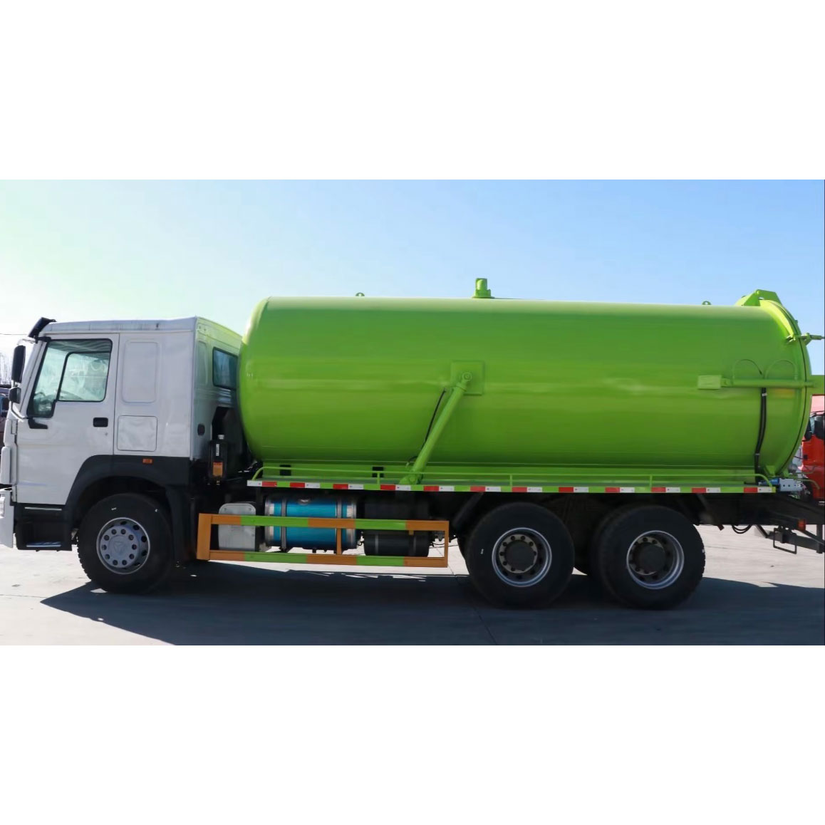 Высокопроизводительный грузовик Howo 6x4 для всасывания сточных вод необходим для быстрой очистки городских сточных вод
