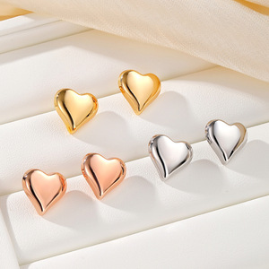 Boucles d'oreilles clous en forme de cœur Or Rose Or Argent Alliage de Zinc Bijoux de mode pour femmes Cadeau Nouveau style 2024 Élégant Asymétrique - Product Image 1