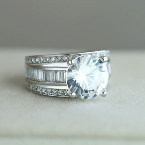 Anello da Donna con Zirconia Cubica, Accessorio di Gioielleria alla Moda - Product Image 2