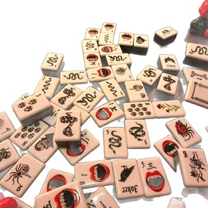 Juego de Mahjong Americano de Acrílico Estilo Oscuro de Halloween con Patrones de Boca de Demonio Serpiente, Origen Taixing, para Entretenimiento de <span class=keywords><strong>Ajedrez</strong></span> y Cartas - Product Image 5