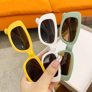 Gafas de <span class=keywords><strong>Sol</strong></span> Retro para Niños, Gafas de <span class=keywords><strong>Sol</strong></span> Pequeñas de Plástico Rectangulares de Moda para Niños y Niñas - Product Image 4