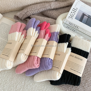 Chaussettes en laine mi-mollet pour femmes automne hiver épaisses-Patchwork de blocs de couleurs en tricot torsadé, chaussettes d'intérieur de style coréen Ins - Product Image 4