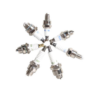 Vente en gros de bougies d'allumage pour tondeuses à gazon et débroussailleuses Honda King GX35 139/140, modèle quatre temps - Pièces et accessoires pour tondeuses - Product Image 1