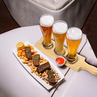 Présentoir de service BH Dia Base en bambou à 3 fentes pour verres à vin, whisky, bière et bocaux – Planche de dégustation