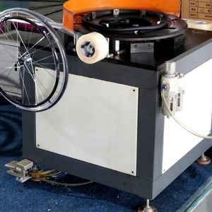 Machine pneumatique semi-automatique KS pour l'enroulement et le revêtement des pneus de fauteuil roulant avec composant moteur - Product Image 2