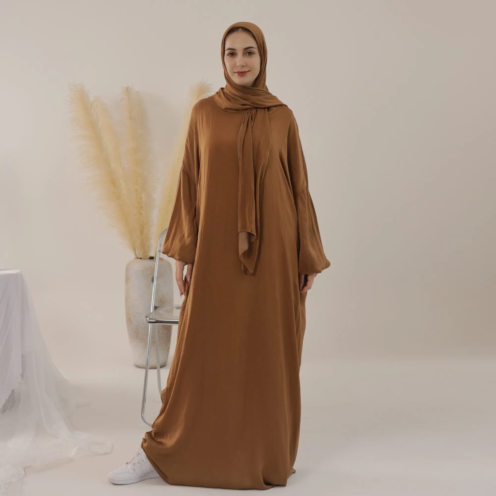 새로운 도착 패션 이슬람 의류 실크 까마귀 아바야 무슬림 긴기도 드레스 스카프 원피스 질밥 히잡 드레스