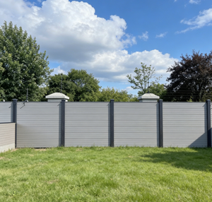 Valla de Privacidad para Caballos de WPC Blanca para Exteriores con Marco de Aluminio, Resistente a los Rayos UV, Ecológica para Jardín y Patio - Product Image 6