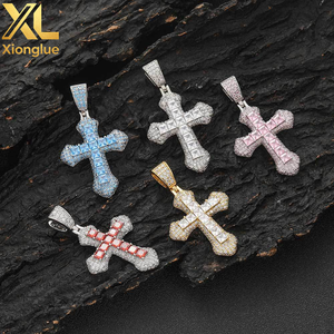 Nouvel Arrivage Collier Pendentif Croix en Cuivre Plaqué Or 18K, Zirconiums Sertis Effet Glacé - Product Image 5