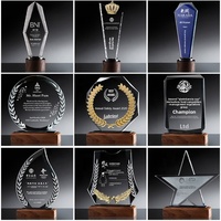 Trophée en cristal de verre personnalisable avec base en bois poli gravé et figurine de cheval plaquée or pour cadeau d'excellence professionnelle