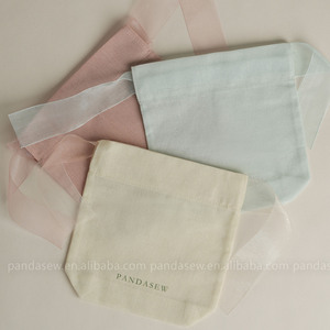 PandaSew Sac en coton léger et durable avec logo personnalisé, pochette de rangement anti-poussière en coton à cordon de serrage avec garniture en organza, tendance - Product Image 4