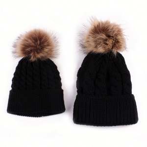 Gorro de Invierno Tejido a Mano para Mamá e Hija, para Mujeres, Hombres, Niñas, Niños y Bebés, con Pompón de Piel Sintética - Product Image 6