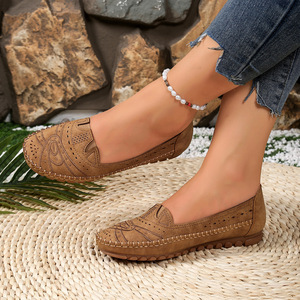 <span class=keywords><strong>Mocasines</strong></span> Perforados Bordados para <span class=keywords><strong>Mujer</strong></span>, Zapatos Planos de Moda de Tallas Grandes, Zapatos Casuales de Suela Suave para Venta al Por Mayor Personalizada - Product Image 2