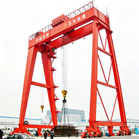 Grue portique à double poutre avec palan électrique et crochet pour la manutention de matériaux et le levage de charges dans les cours d'usine