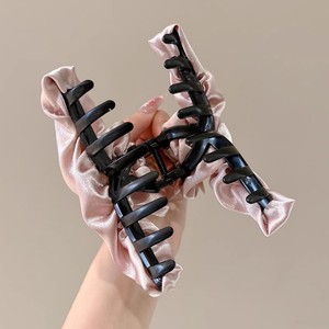 Exquisito clip de tela plisada con brillo de alta gama para primavera y verano, estilo francés, temperamento de influencer, con un toque de alta costura. - Product Image 6