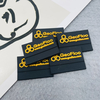 Étiquettes volantes en caoutchouc avec logo en relief 3d personnalisées pour vêtements de chaussures Étiquette en caoutchouc 3d en PVC personnalisée pour chapeaux