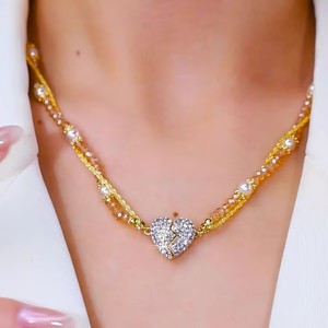 Nuova Collana di Perle a Forma di Cuore Magnetico 2025, Versatile ed Elegante <span class=keywords><strong>È</strong></span> una collana alla clavicola molto popolare con un tocco francese. - Product Image 1
