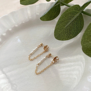 Delicati Orecchini Pendenti a Cerchio con Catena <span class=keywords><strong>e</strong></span> Perle Naturali Placcati in Oro 18K, Regalo per <span class=keywords><strong>Damigelle</strong></span> - Product Image 3