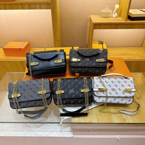 Elegante Bolso <span class=keywords><strong>de</strong></span> Mano Guesses con Estampado Cuadrado Pequeño y <span class=keywords><strong>Cadena</strong></span> Plateada para Mujer, Bolso <span class=keywords><strong>de</strong></span> Hombro o Bandolera - Product Image 1