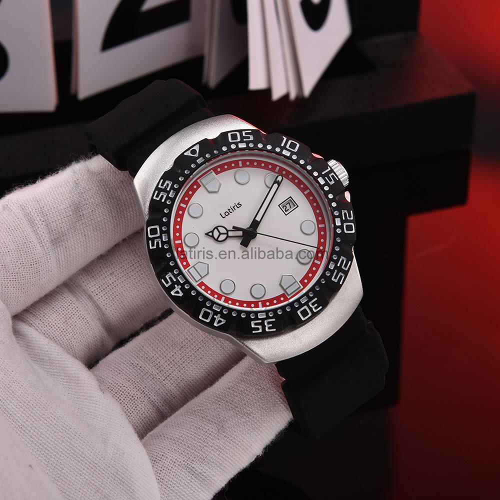 นาฬิกาสีขาวเงินสีดำ