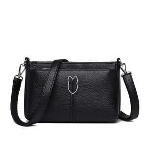 Sac messager de luxe pour femme, doublure en polyester durable, fermeture éclair, détails rivetés. Sac à main portable en PU de haute qualité pour femmes. - Product Image 1