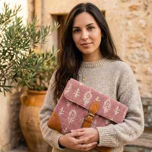 Funda para Tablet de Algodón y Cáñamo con Estampado a Mano Rosa, con Lazo de Cuero, Hecha a Mano, Venta al Por Mayor, Exportación de India - Product Image 4