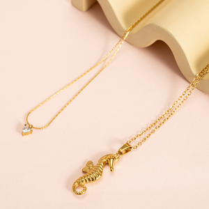 Collar con Colgante <span class=keywords><strong>de</strong></span> Caballito <span class=keywords><strong>de</strong></span> Mar 3D Chapado en Oro <span class=keywords><strong>de</strong></span> 18K, Delicado Colgante Solitario Triangular con Circonita Cúbica, Collar Impermeable, Joyería <span class=keywords><strong>de</strong></span> Playa para Mujer - Product Image 5