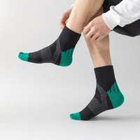 Chaussettes de sport pour hommes, nouvelle conception, longueur mi-mollet, séchage rapide, pour la course, le badminton et le basketball, idéales pour l'automne et les activités de plein air, vente en gros, personnalisables, faible MOQ