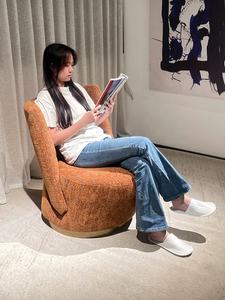 Fauteuil de salon en tissu de design italien, fauteuil pivotant d'appoint pour le salon - Product Image 1