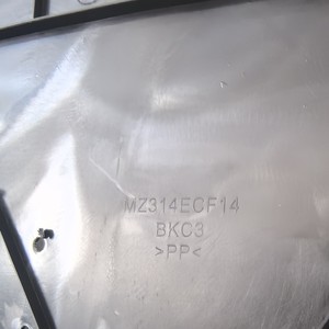 Placa protectora delantera del motor BKC3-56-11Y para Mazda3 2014, material PP negro - Product Image 4